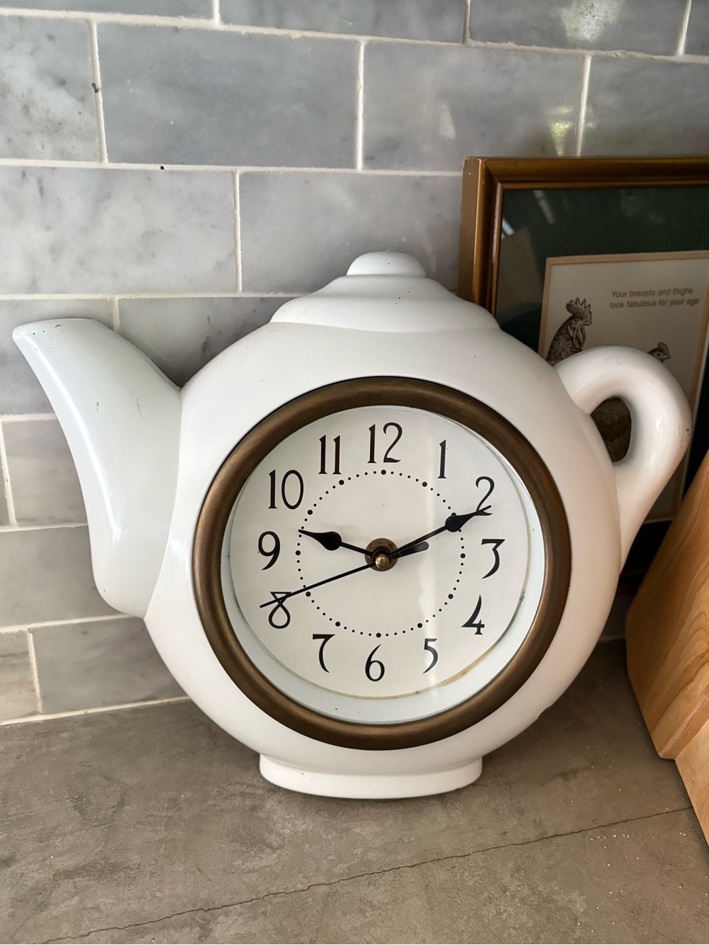 vintage teapot clock styled with a glossy white finish to look like ceramic. - Picture 8 of 10